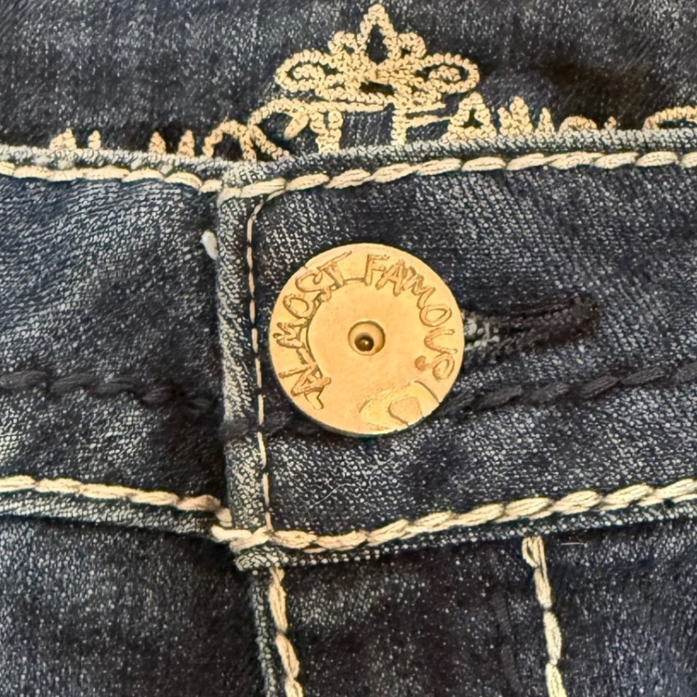 Almost Famous Womens Low Rise Bootcut Distressed Jeans Dark Wash Size 9 Y2K - Picture 13 of 13